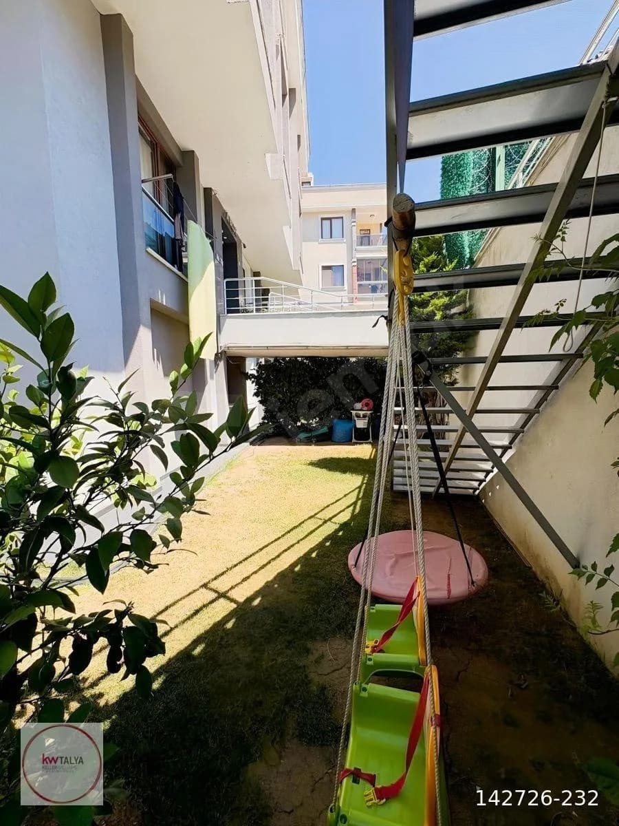 Beylikdüzü Kavaklı'da Satılık 2+1 Bahçe Katı 4