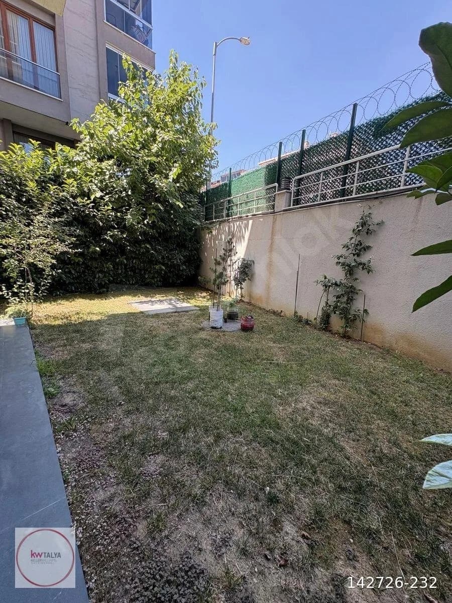 Beylikdüzü Kavaklı'da Satılık 2+1 Bahçe Katı 7
