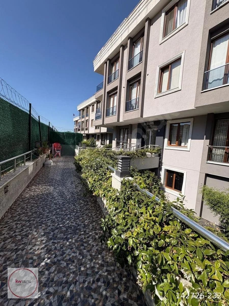 Beylikdüzü Kavaklı'da Satılık 2+1 Bahçe Katı 8