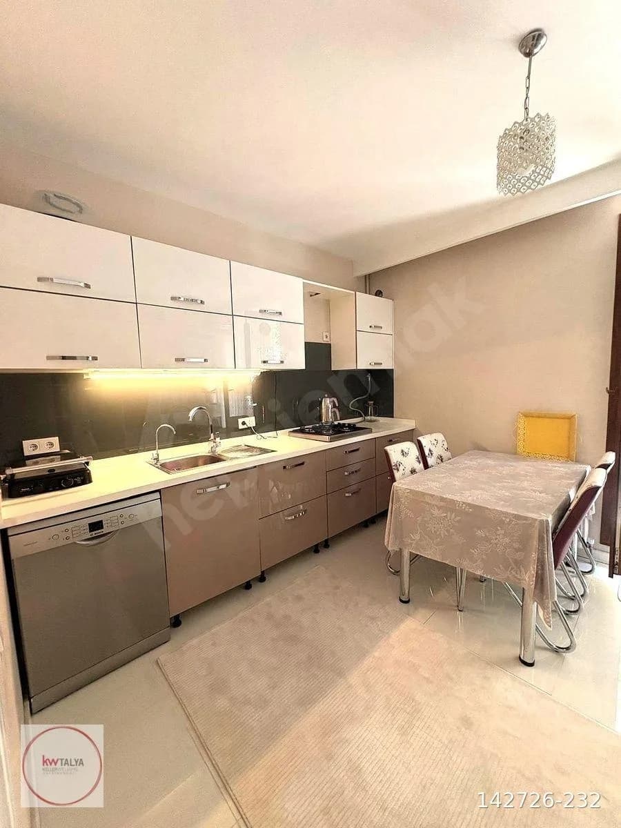 Beylikdüzü Kavaklı'da Satılık 2+1 Bahçe Katı 16