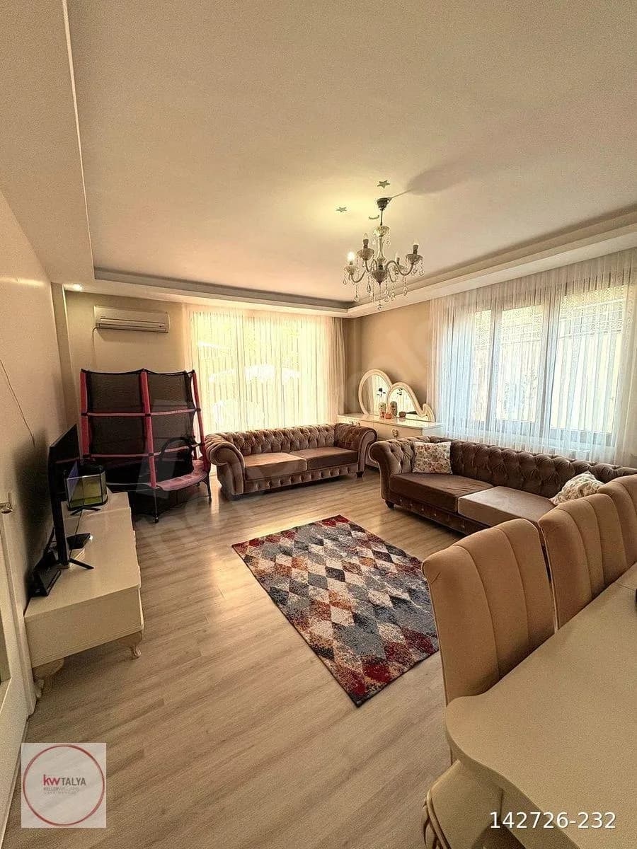 Beylikdüzü Kavaklı'da Satılık 2+1 Bahçe Katı 19
