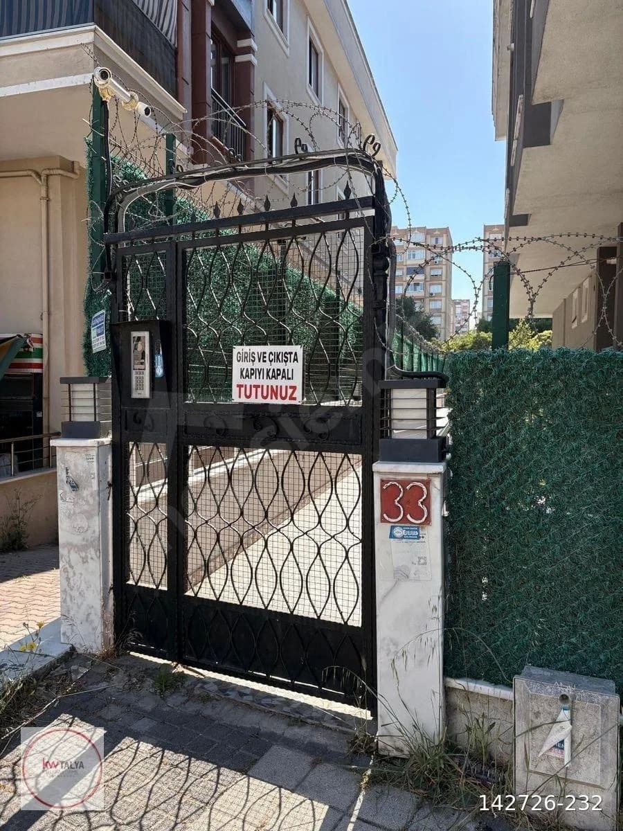 Beylikdüzü Kavaklı'da Satılık 2+1 Bahçe Katı 21