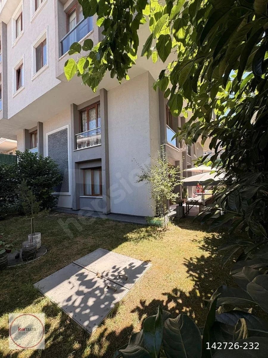 Beylikdüzü Kavaklı'da Satılık 2+1 Bahçe Katı 22