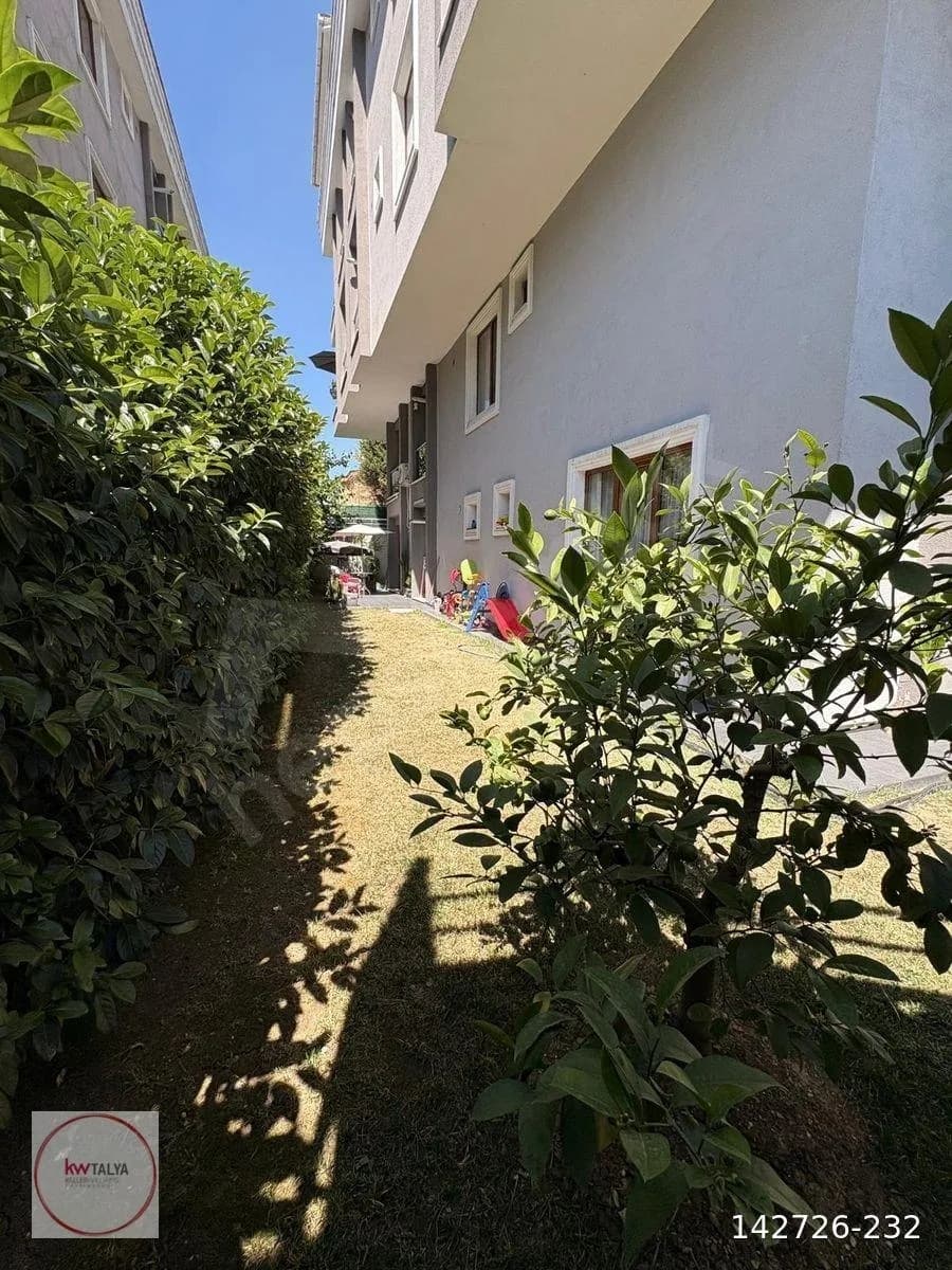 Beylikdüzü Kavaklı'da Satılık 2+1 Bahçe Katı 23
