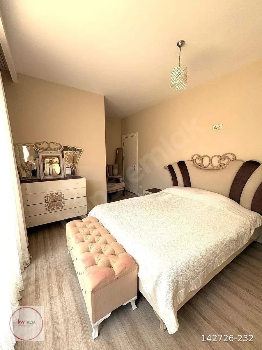 Beylikdüzü Kavaklı'da Satılık 2+1 Bahçe Katı 25