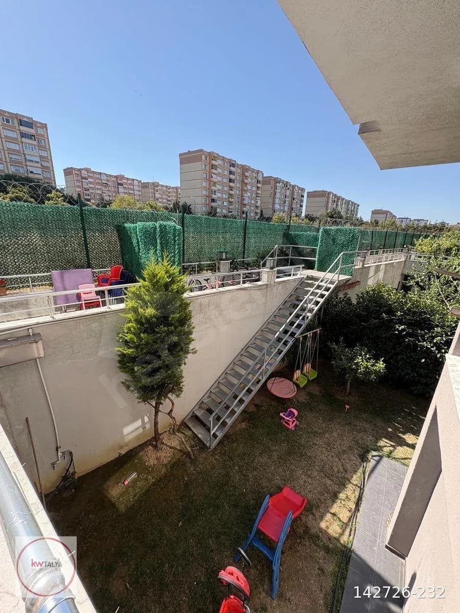 Beylikdüzü Kavaklı'da Satılık 2+1 Bahçe Katı 28