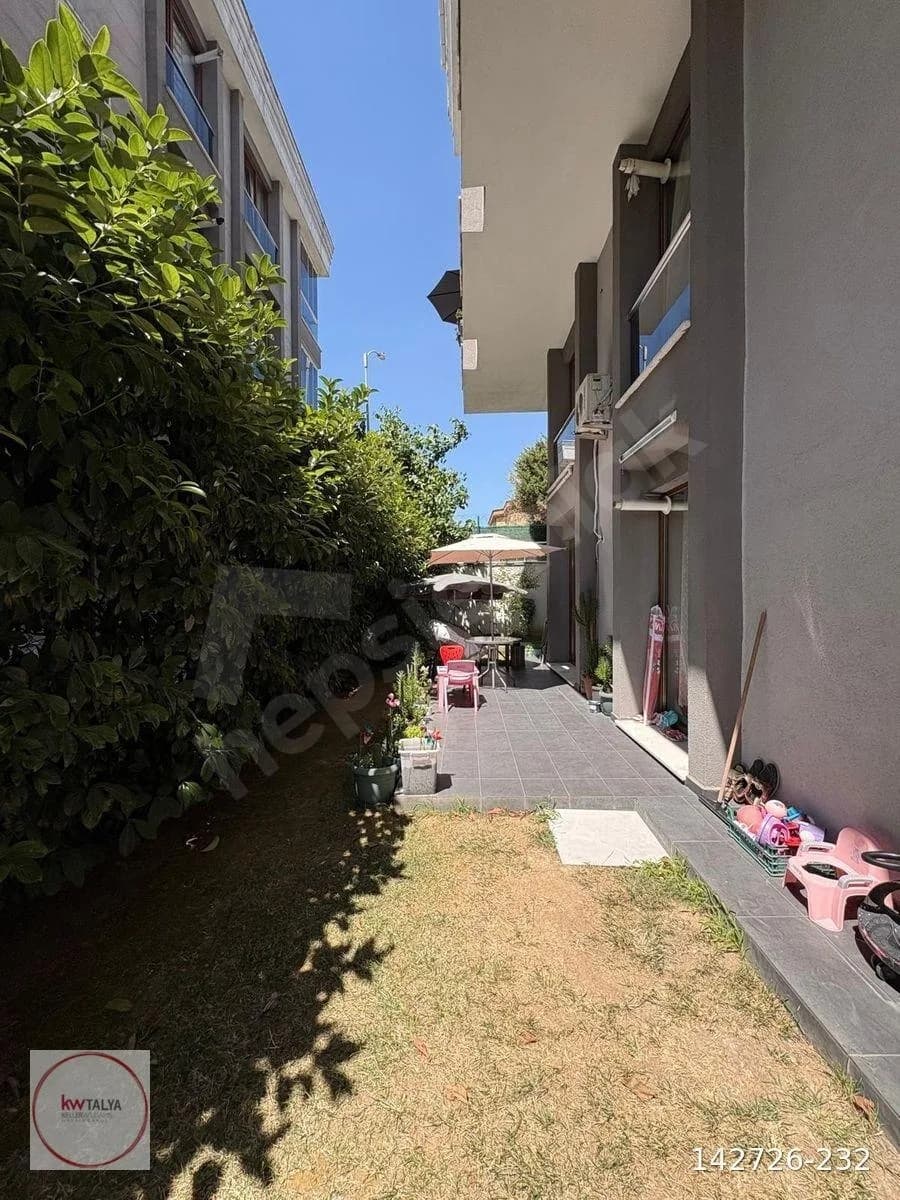 Beylikdüzü Kavaklı'da Satılık 2+1 Bahçe Katı 31